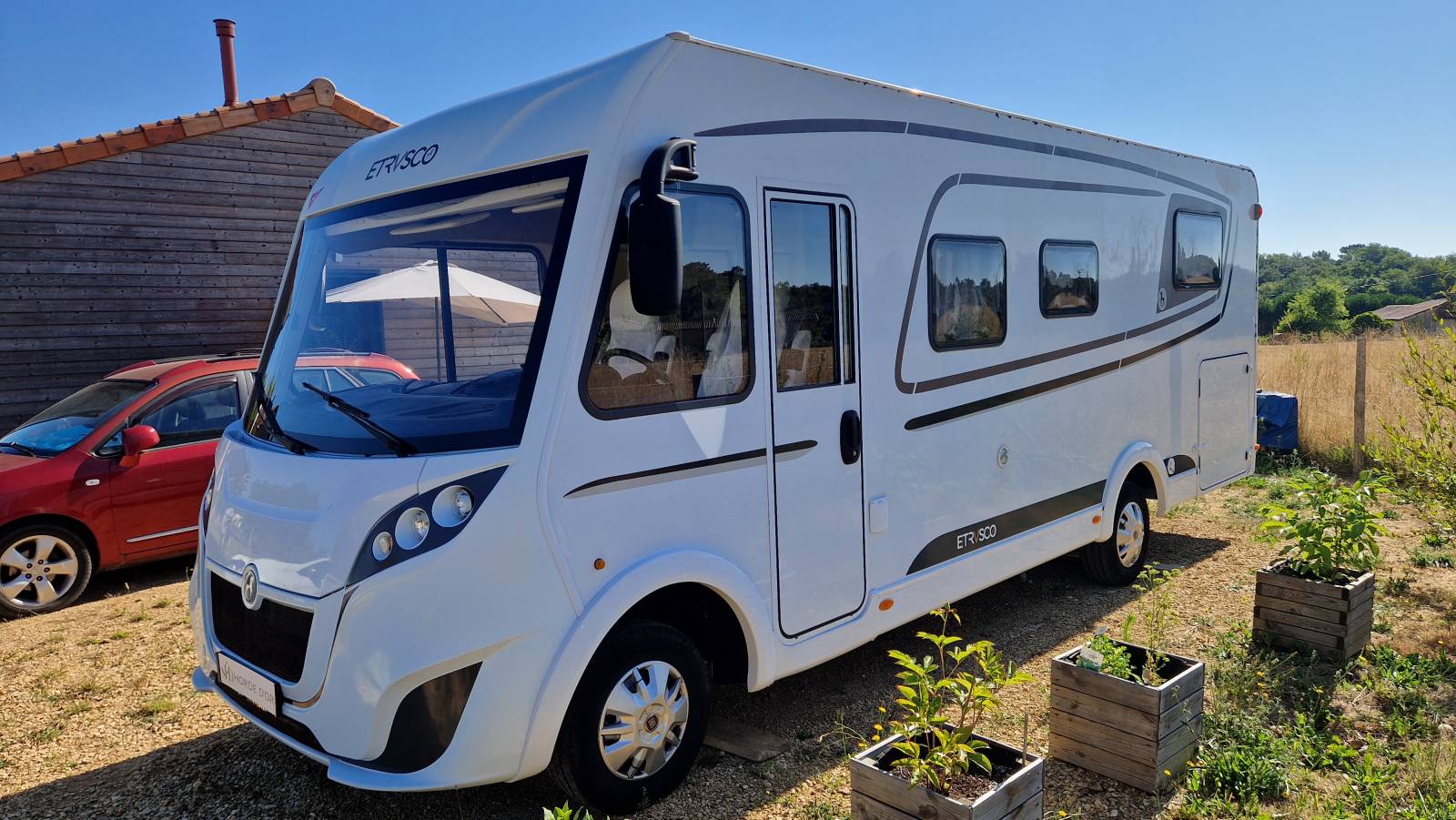 Vente d'un intégral première main suréquipé avec lit central à Saint-Géry à proximité de Périgueux et Bergerac.