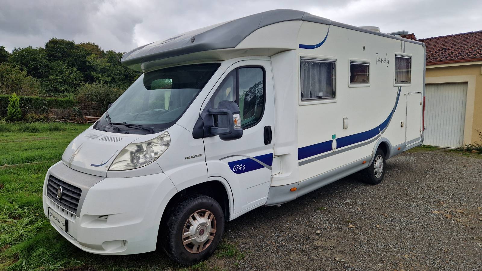 A vendre profilé Mc Louis prêt à prendre la route et bien équipé du côté d'Ambazac proche de Limoges.