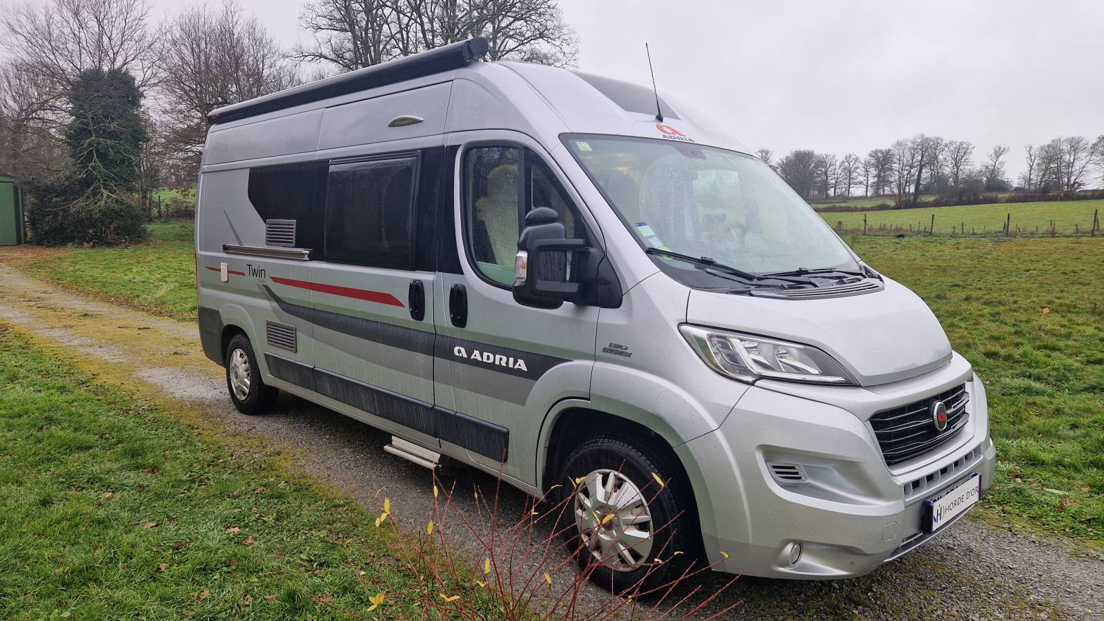 Vente Fourgon aménagé ADRIA en 6.00 m avec attelage et 3 couchages à Villefavard à proximité de Bellac et Le Dorat en Haute-Vienne