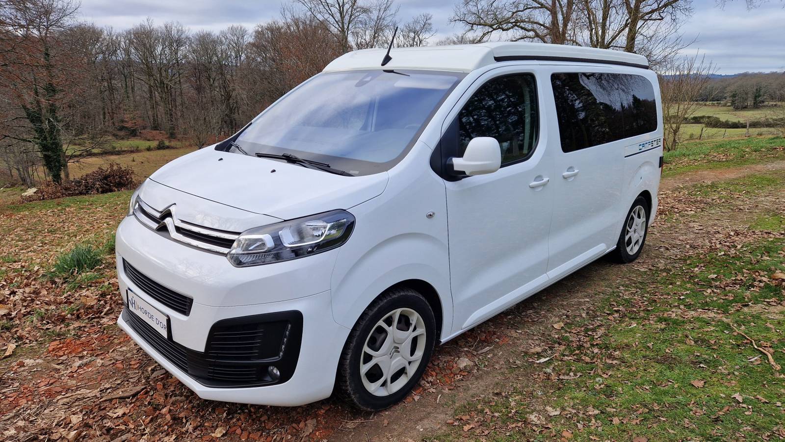 Vente d'un Van compact toit relevable tout équipé sur Compreignac à proximité de Limoges.