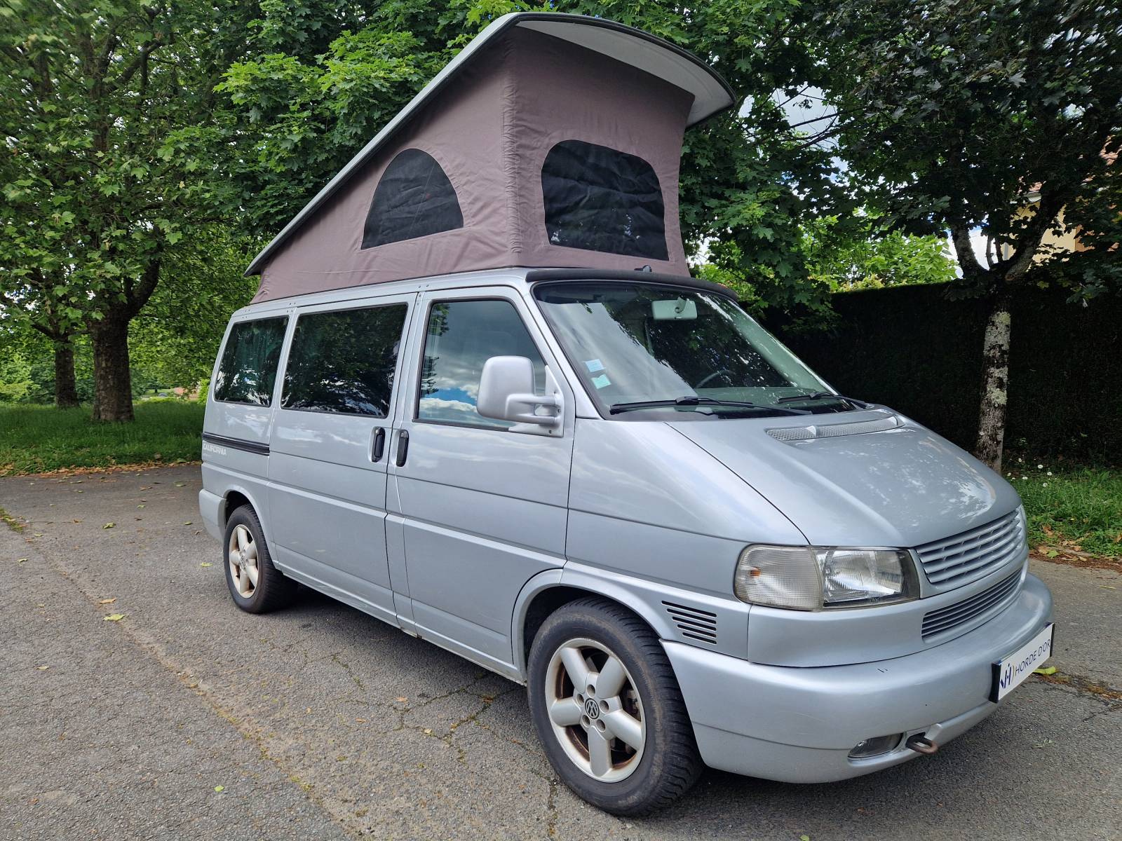 Vente Van aménagé VOLKSWAGEN T4 CALIFORNIA à toit relevable et attelage sur Limoges en Région Aquitaine.