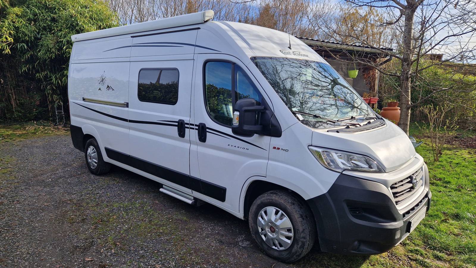 Vente Fourgon Van Font-Vendôme avec attelage + porte vélos et coffre à Chamberet en Corrèze à proximité de Treignac.