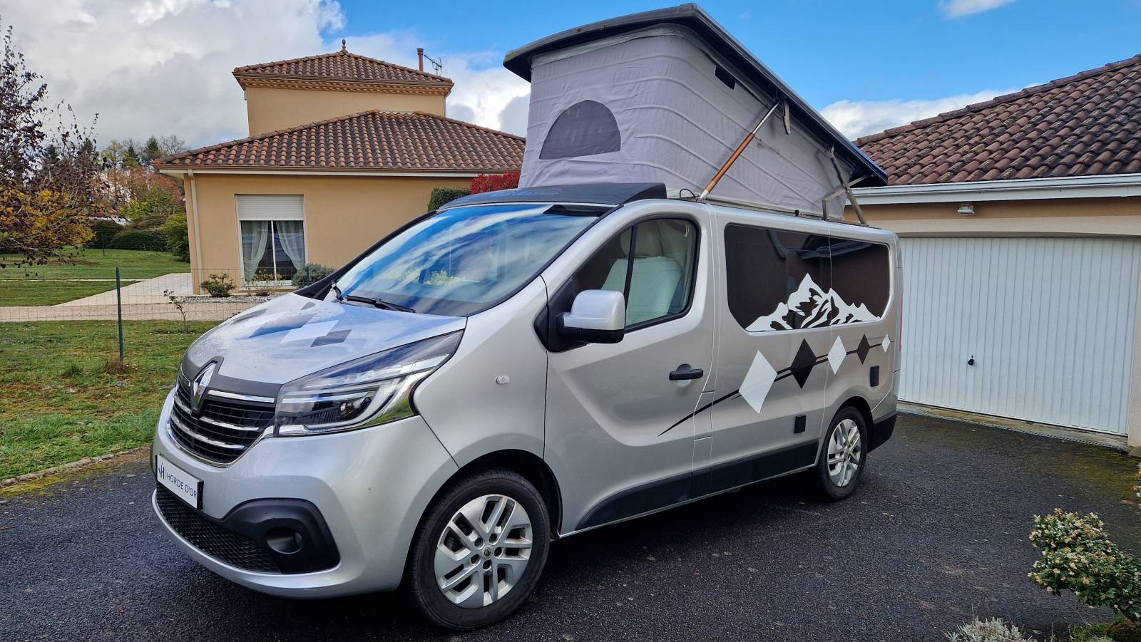 Vente Van compact toit relevable électrique équipé batterie lithium à Feytiat à proximité de Limoges.