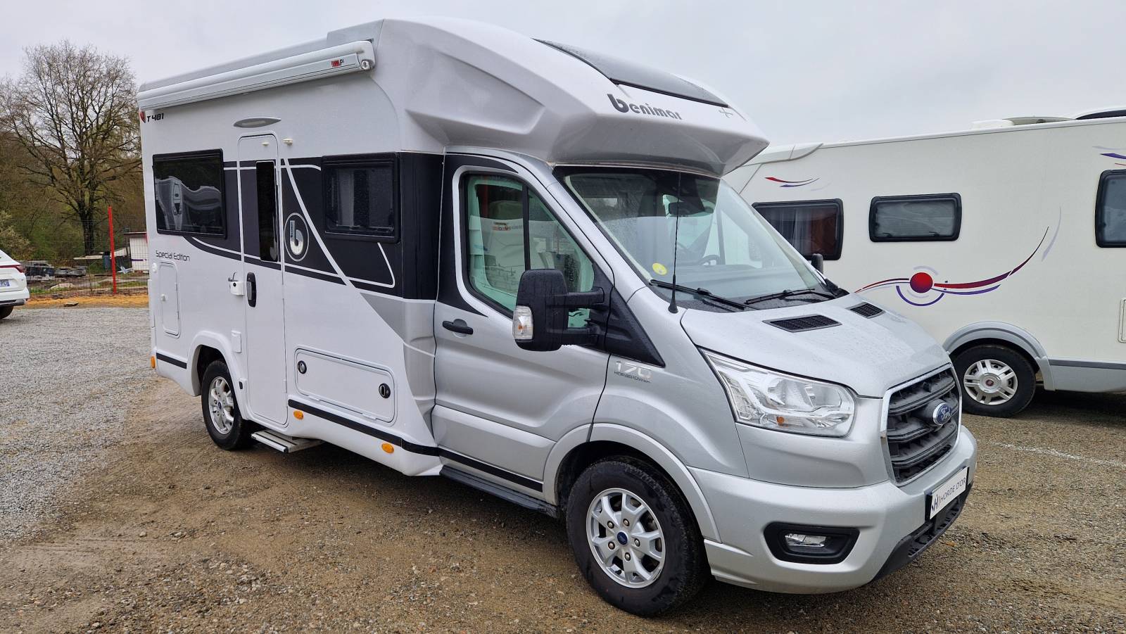 Vente profilé compact récent avec boite automatique et salon face à face à Limoges en Haute -Vienne