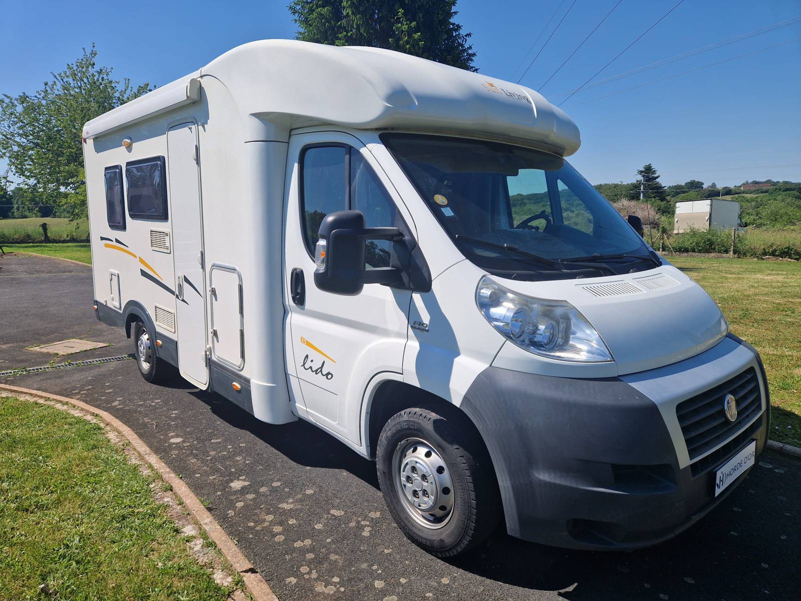 Vente camping-car de qualité SUN LIVING en parfait état, idéal pour couple et premier achat sur la commune Le Magny à proximité d'Argenton S/Creuse et de Châteauroux.