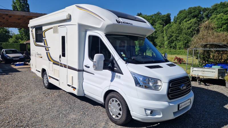 Vente d'un très beau profilé avec Lit central + pavillon sur Montmorillon à proximité de Poitiers.