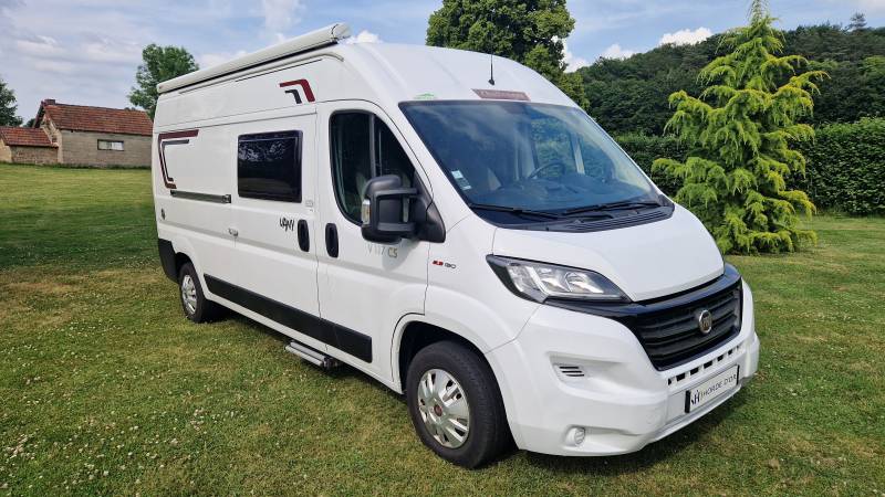 Vente Fourgon Van aménagé 4 places CG, lits jumeaux et attelage à Roche-Le-Peyroux à proximité de Bort-les -Orgues