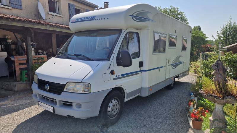 Vente d'un profilé petit budget bien équipé sur Fiat Ducato 2.8 l avec lit permanent et attelage sur Ambazac à proximité de Limoges.