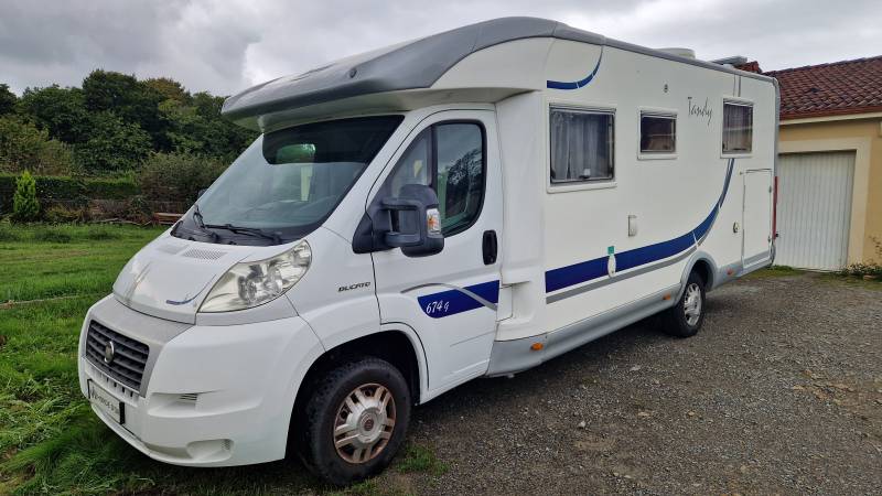 A vendre profilé Mc Louis prêt à prendre la route et bien équipé du côté d'Ambazac proche de Limoges.