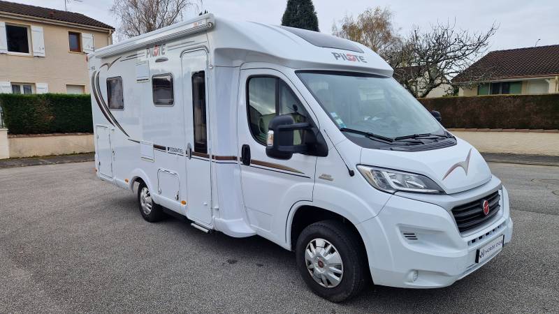 Vente profilé compact tout équipé avec lit central et SDB 2 en 1 à LIMOGES.