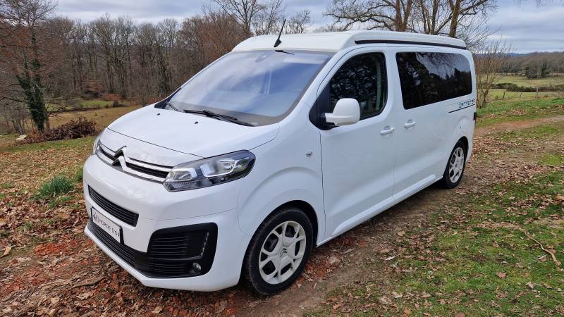 Vente d'un Van compact toit relevable tout équipé sur Compreignac à proximité de Limoges.